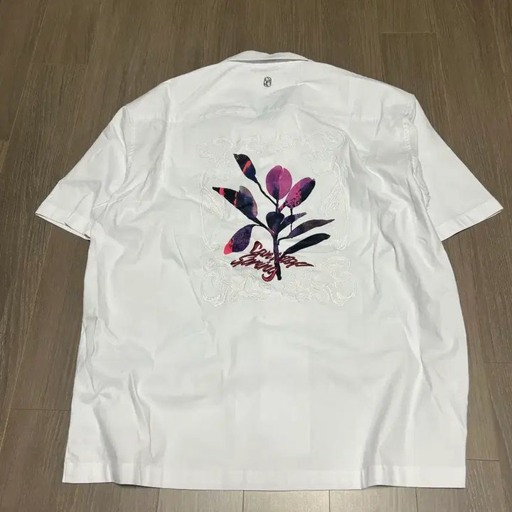[BUNJANG] JIIKE Stina Persson Collaboration Flower Embroidery Short-Sleeve Shirt / [새상품] 지이크 스티나페르손 콜라보 꽃 자수 반팔 셔츠