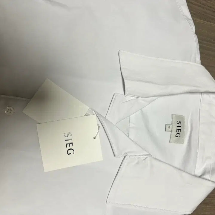 [BUNJANG] JIIKE Stina Persson Collaboration Flower Embroidery Short-Sleeve Shirt / [새상품] 지이크 스티나페르손 콜라보 꽃 자수 반팔 셔츠