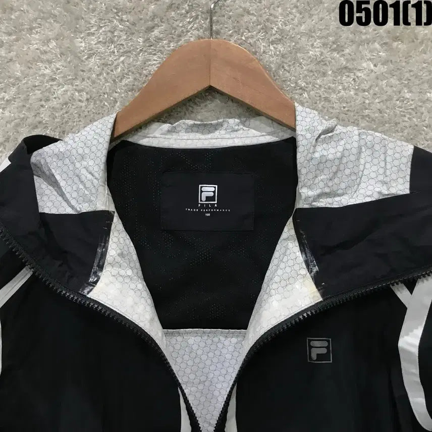 [BUNJANG] Fila Hooded Windbreaker Jacket Black/White Size L / 휠라 블랙/화이트 후드 바람막이 L