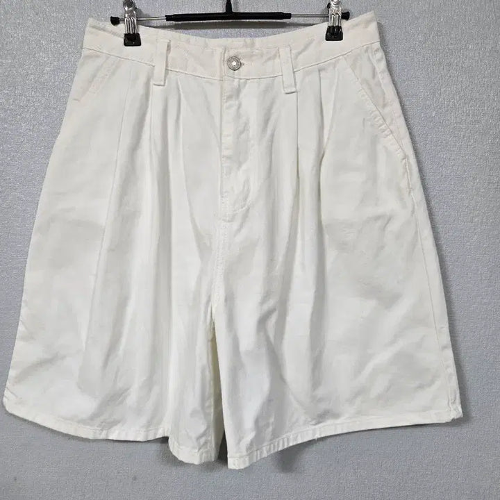 [BUNJANG] MORELOOKS High-Waisted Cotton Shorts Size 66 / MORELOOKS 하이웨스트 면반바지 66