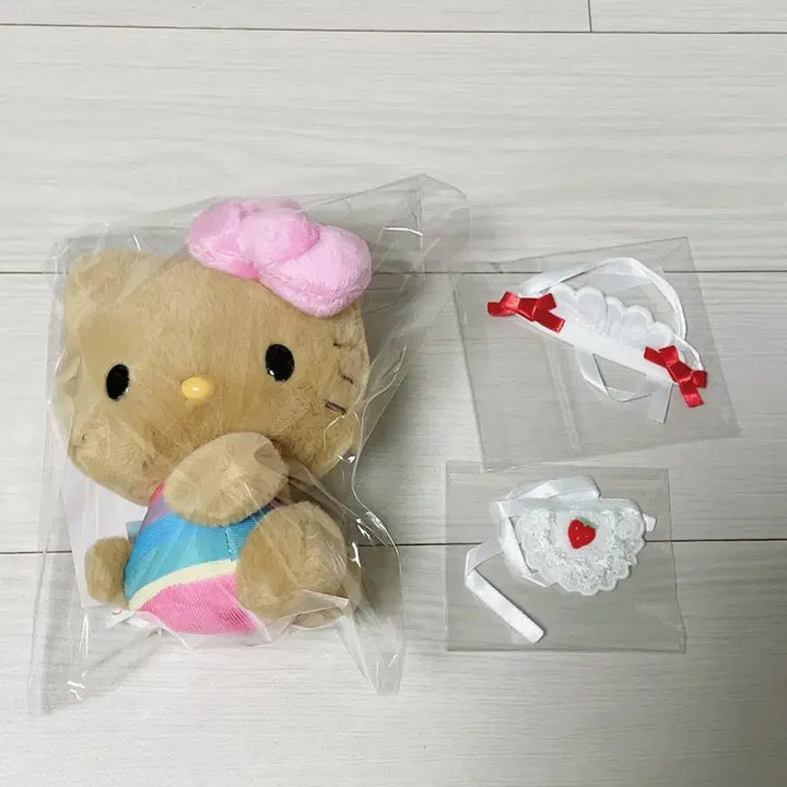 [SOLD OUT] 팬시아뜰리에 헤도레 클라우드크림 턱받이 태닝 키티 일괄