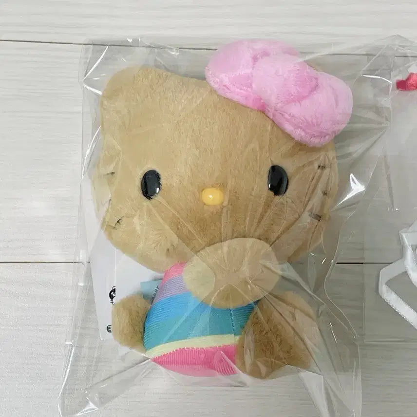 [SOLD OUT] 팬시아뜰리에 헤도레 클라우드크림 턱받이 태닝 키티 일괄