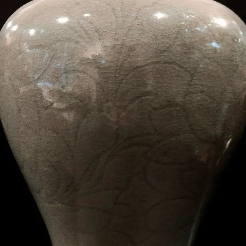 [BUNJANG] Korean Celadon Incised Lotus Flower Vase (Mae-byeong) / 청자 음각 연화문 매병