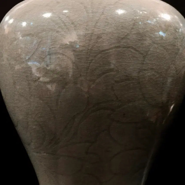 [BUNJANG] Korean Celadon Incised Lotus Flower Vase (Mae-byeong) / 청자 음각 연화문 매병