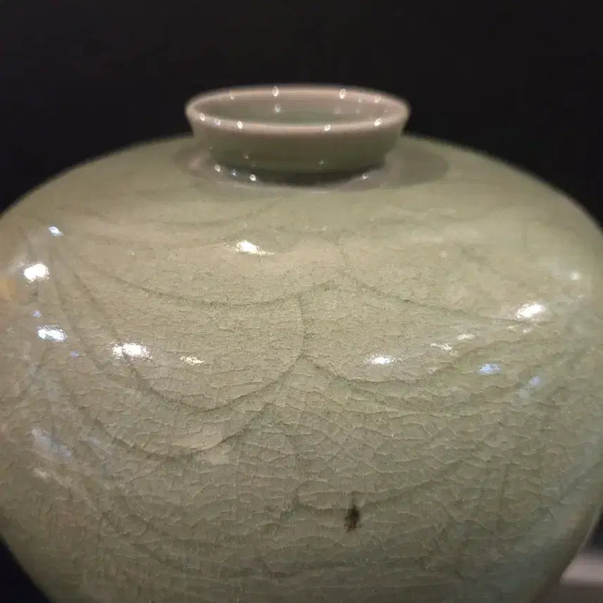 [BUNJANG] Korean Celadon Incised Lotus Flower Vase (Mae-byeong) / 청자 음각 연화문 매병