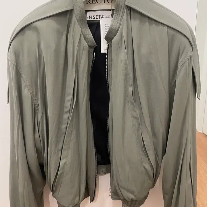 [BUNJANG] Recto 80s Tuck Detail Disco Jumper Dark Khaki M / 렉토 80s 턱 디테일 디스코 점퍼 다크카키 M