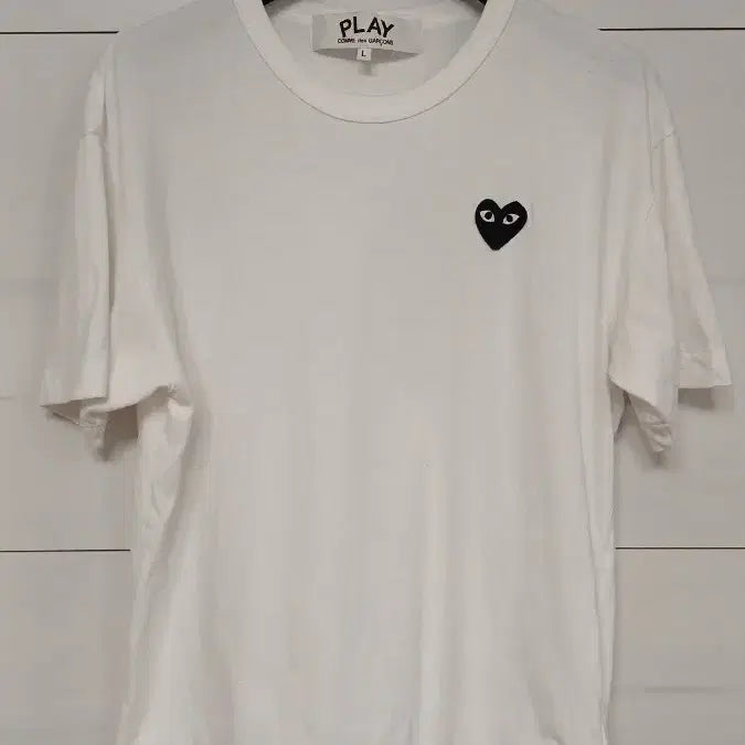 [SOLD OUT] 꼼데가르송 플레이 흰색 반팔 L사이즈 세탁완료