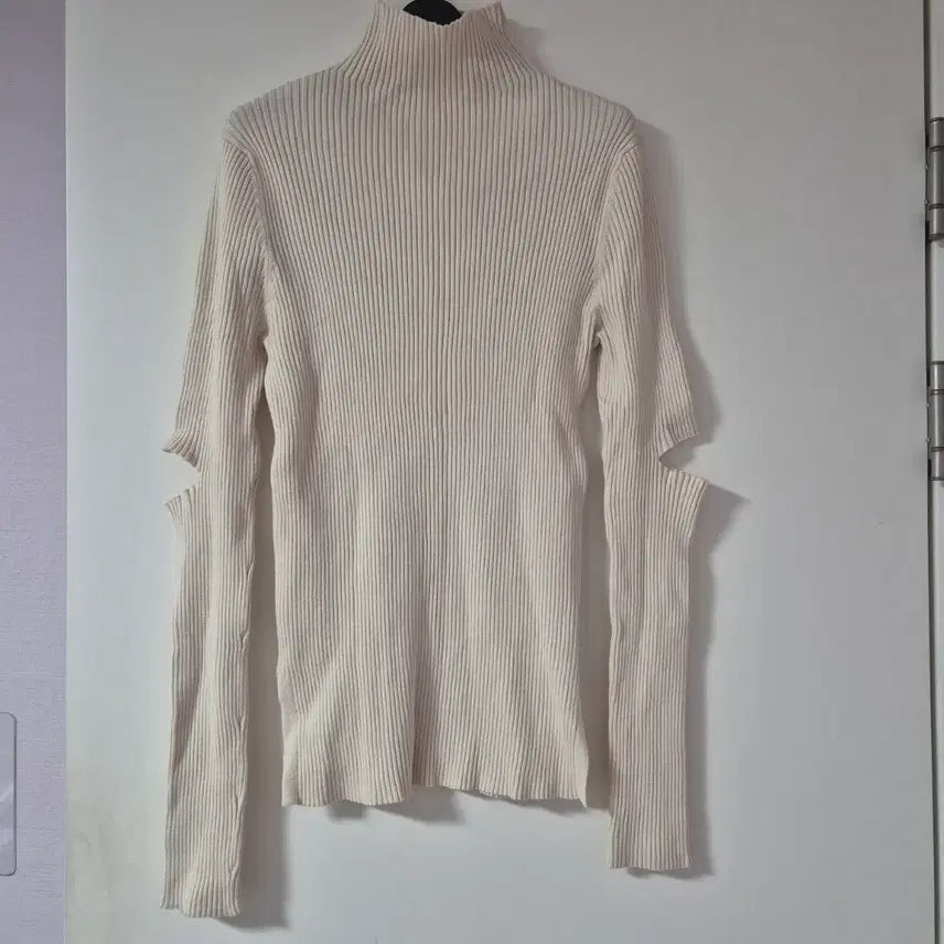 [BUNJANG] 8SECONDS Ivory Ribbed Turtleneck Knit with Slit Sleeves / 에잇세컨즈 아이보리 골지 터틀넥 팔트임 니트
