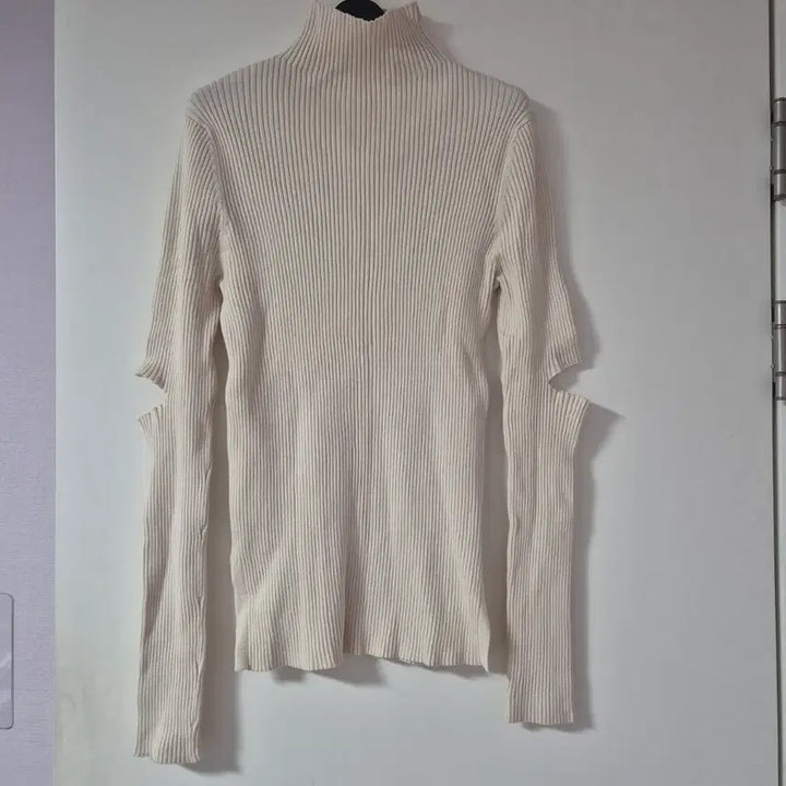 [BUNJANG] 8SECONDS Ivory Ribbed Turtleneck Knit with Slit Sleeves / 에잇세컨즈 아이보리 골지 터틀넥 팔트임 니트