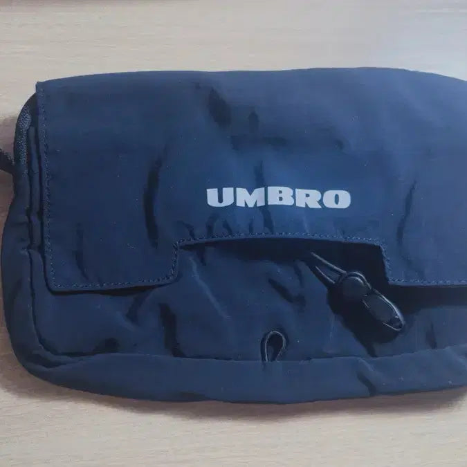 [BUNJANG] Umbro Unisex Messenger Bag / 엄브로 메신저백