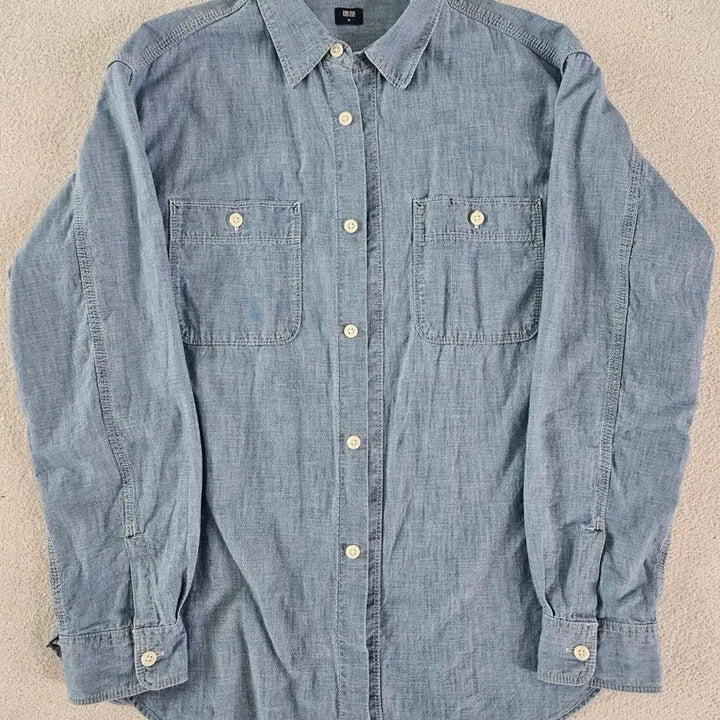 [BUNJANG] Uniqlo Light Wash Chambray Denim Shirt - Size M / 유니클로 연청 샴브레이 데님 셔츠 M