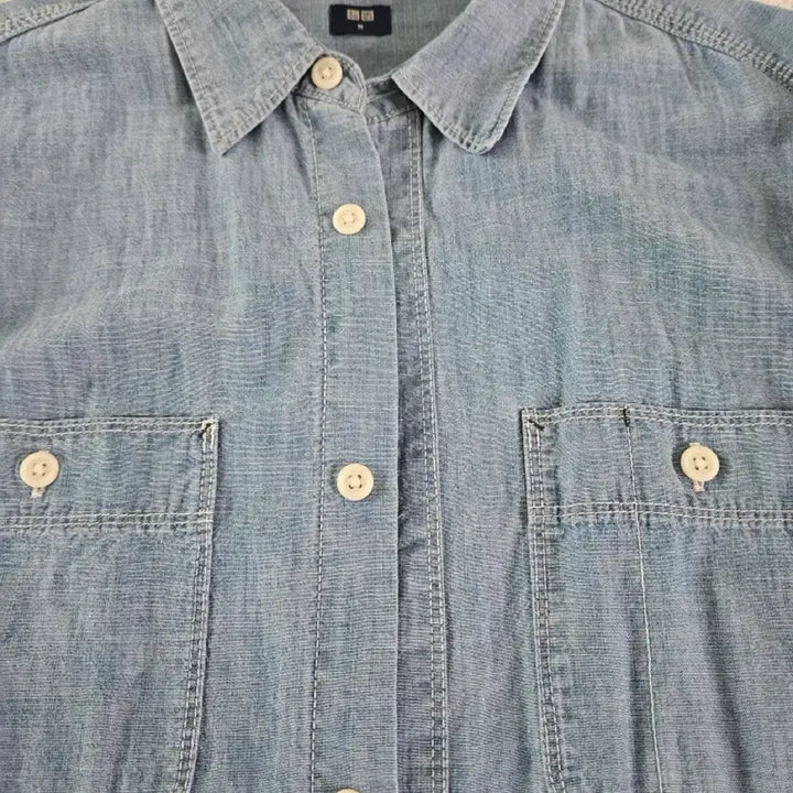 [BUNJANG] Uniqlo Light Wash Chambray Denim Shirt - Size M / 유니클로 연청 샴브레이 데님 셔츠 M