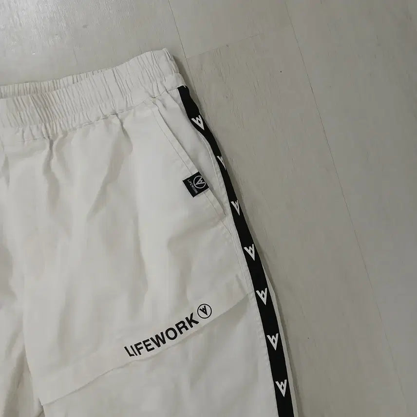 [BUNJANG] Lifework White Shorts Size 32-33 / 라이프워크 화이트 반바지 정품 32~33
