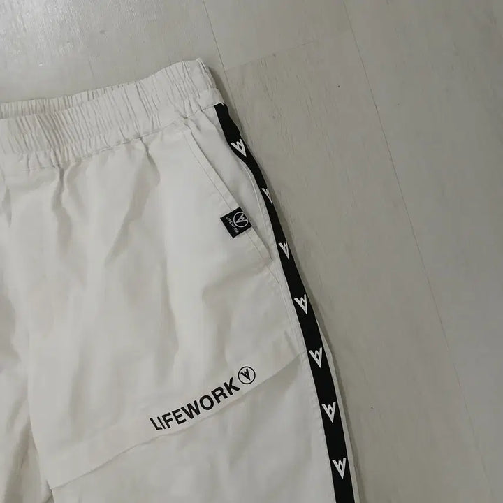 [BUNJANG] Lifework White Shorts Size 32-33 / 라이프워크 화이트 반바지 정품 32~33