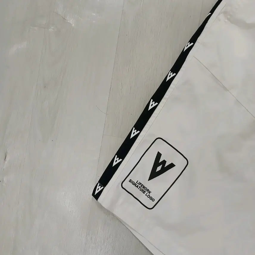 [BUNJANG] Lifework White Shorts Size 32-33 / 라이프워크 화이트 반바지 정품 32~33