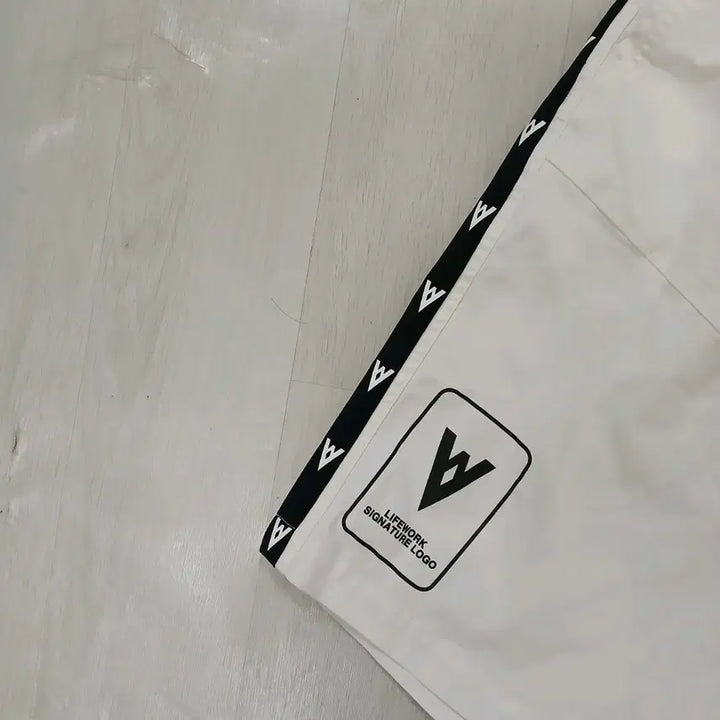 [BUNJANG] Lifework White Shorts Size 32-33 / 라이프워크 화이트 반바지 정품 32~33