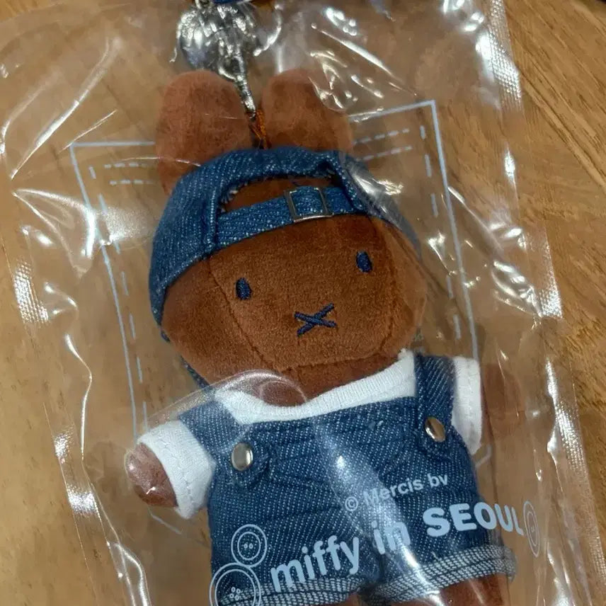[BUNJANG] Miffy in Seoul Seongsu Keychain / 미피인서울 성수 키링