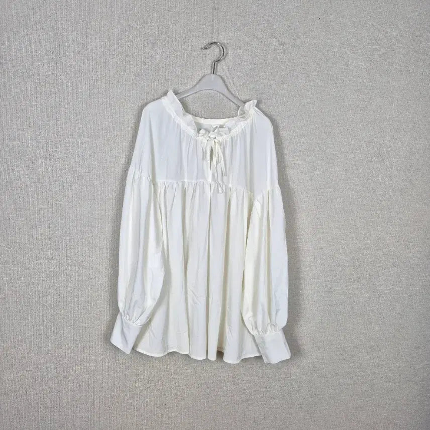 [BUNJANG] Ivory Ruffle Blouse (Size 99+) / 