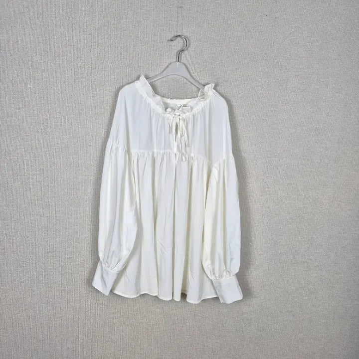 [BUNJANG] Ivory Ruffle Blouse (Size 99+) / 
