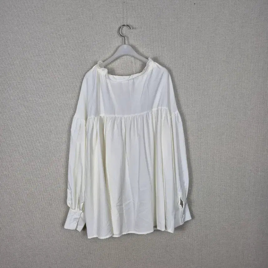 [BUNJANG] Ivory Ruffle Blouse (Size 99+) / 
