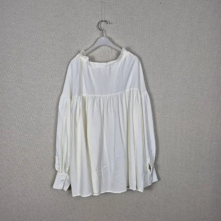 [BUNJANG] Ivory Ruffle Blouse (Size 99+) / 