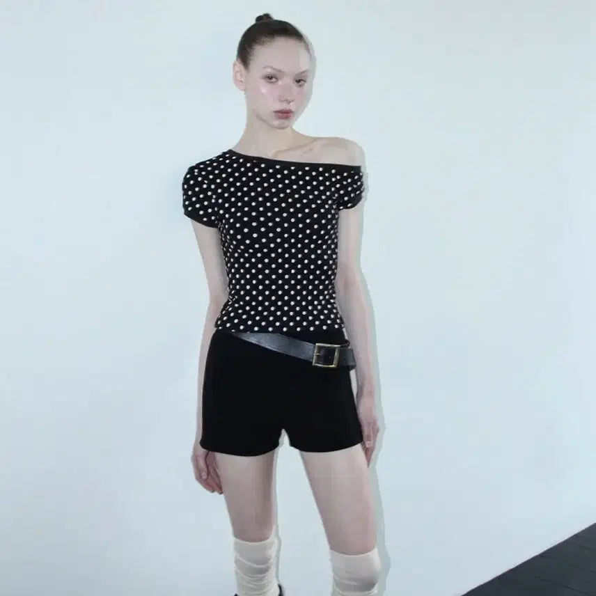 [BUNJANG] Agamos Dot Unbalance Ringer Top T-shirt / 아가모스) 도트 언발란스 링거 탑 티셔츠