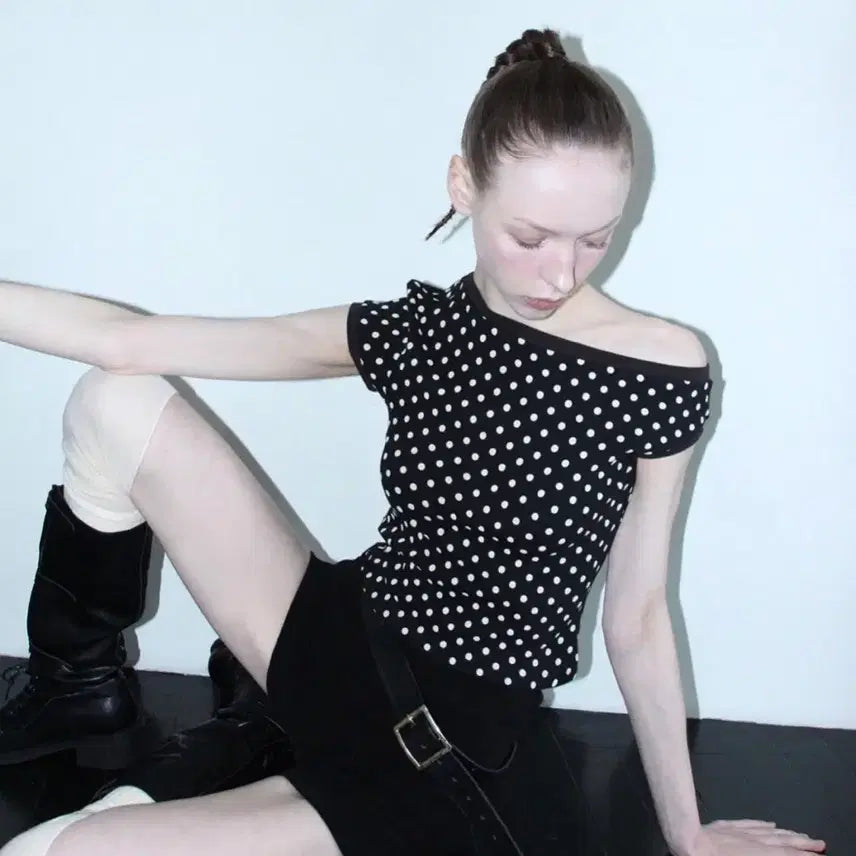 [BUNJANG] Agamos Dot Unbalance Ringer Top T-shirt / 아가모스) 도트 언발란스 링거 탑 티셔츠