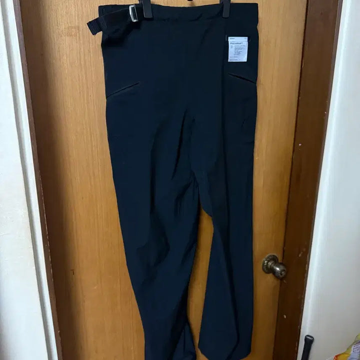 [BUNJANG] Satisfy PeaceShell Technical Climb Pants Black / 새티스파이 PeaceShell 테크니컬 클라임 팬츠 블랙