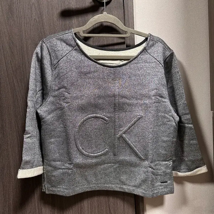 [BUNJANG] Calvin Klein CK Logo Sweatshirt Grey / 새상품) 캘빈클라인 CK 로고 맨투맨 티셔츠 그레이