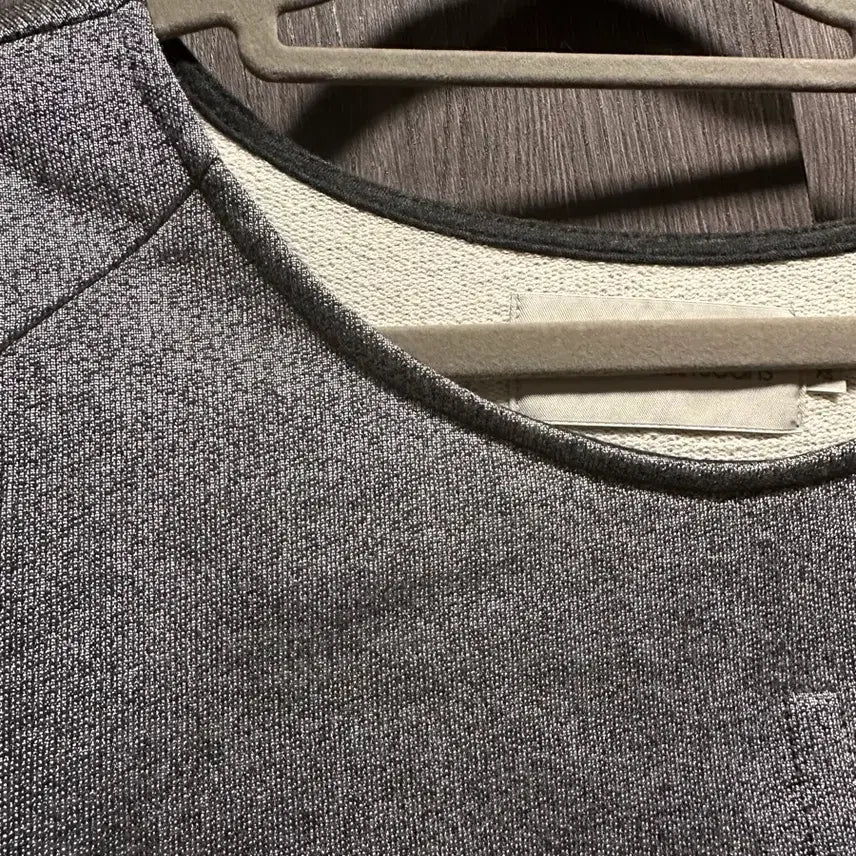 [BUNJANG] Calvin Klein CK Logo Sweatshirt Grey / 새상품) 캘빈클라인 CK 로고 맨투맨 티셔츠 그레이