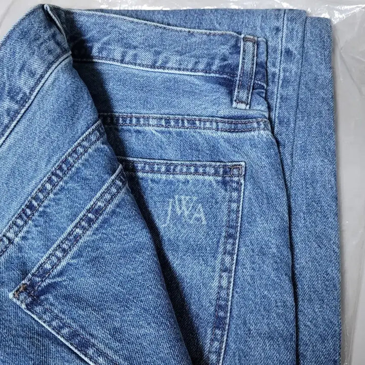 [BUNJANG] Uniqlo JW Anderson Straight Jeans (1st Edition, New) / (새상품 1세대 초판)유니클로 jw앤더슨 스트레이트진 팝니다 65blue
