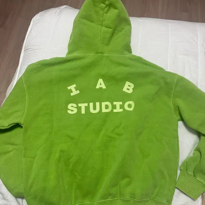 [BUNJANG] Iab Studio Apple Green Hoodie L / 아이앱 스튜디오 애플 그린 후드티 L
