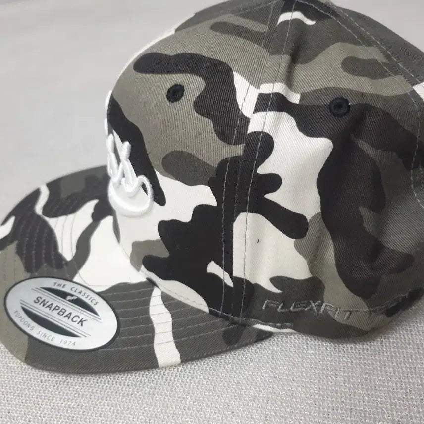 [BUNJANG] The Classics Camouflage Snapback Hat (One Size Fits Most) / THE CLASSICS 카모플라쥬 스냅백 모자 프리사이즈