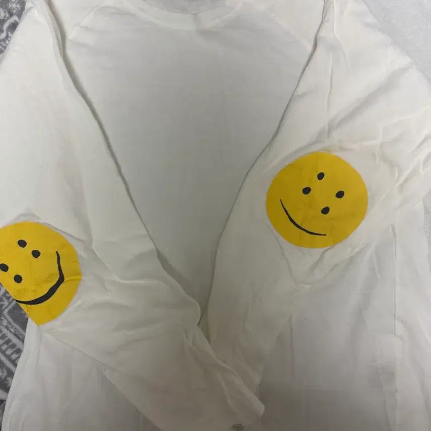 [SOLD OUT] 캐피탈 스마일 롱슬리브 티셔츠