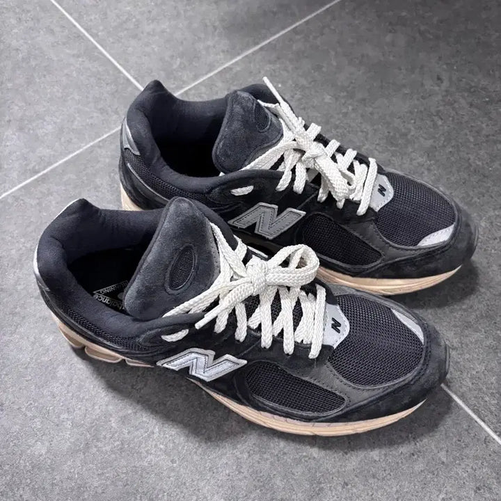 [BUNJANG] New Balance 2002R Special Vintage Black Grey Sneakers / 뉴발란스 2002R 스페셜 빈티지 블랙 그레이
