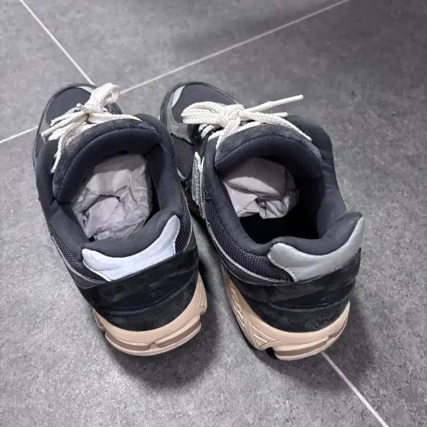 [BUNJANG] New Balance 2002R Special Vintage Black Grey Sneakers / 뉴발란스 2002R 스페셜 빈티지 블랙 그레이