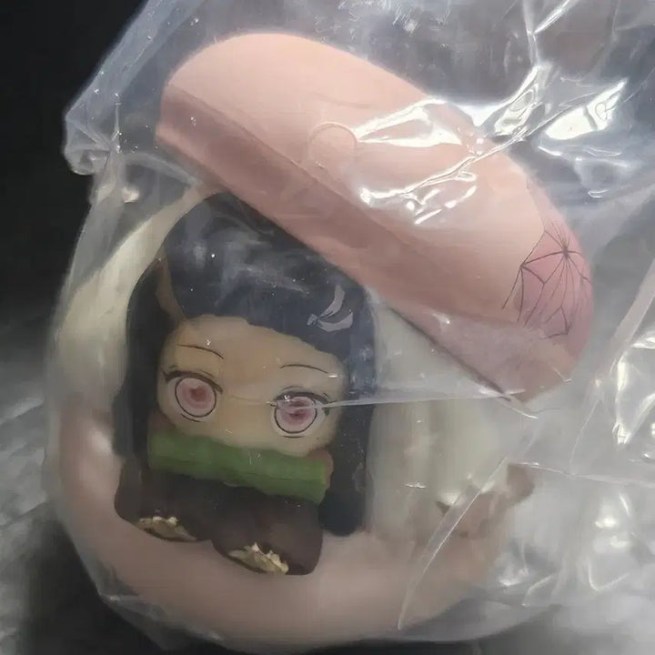 [BUNJANG] Demon Slayer: Kimetsu no Yaiba Nezuko Macaron Gacha Figure / [귀멸의 칼날] 네즈코 마카롱 가챠