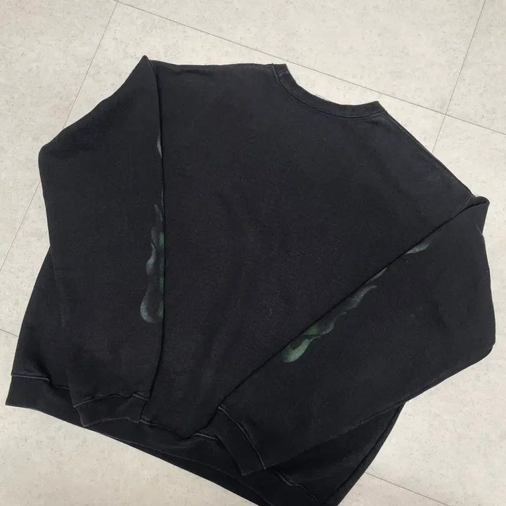 [SOLD OUT] [M] 블랙아웃 그린 플레임 스웻셔츠