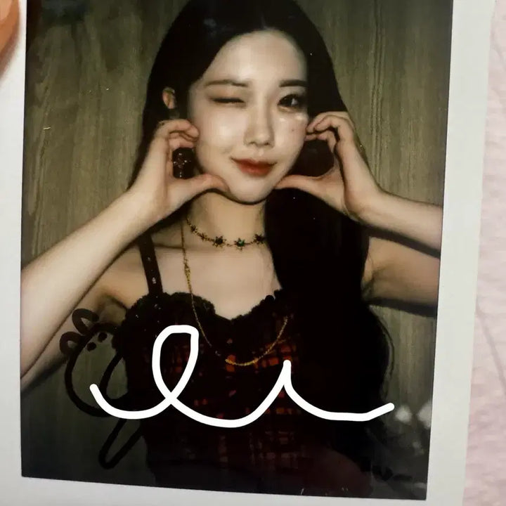 [BUNJANG] CLASS:y Chaewon Autographed Polaroid / 클라씨 채원 친필싸인 폴라