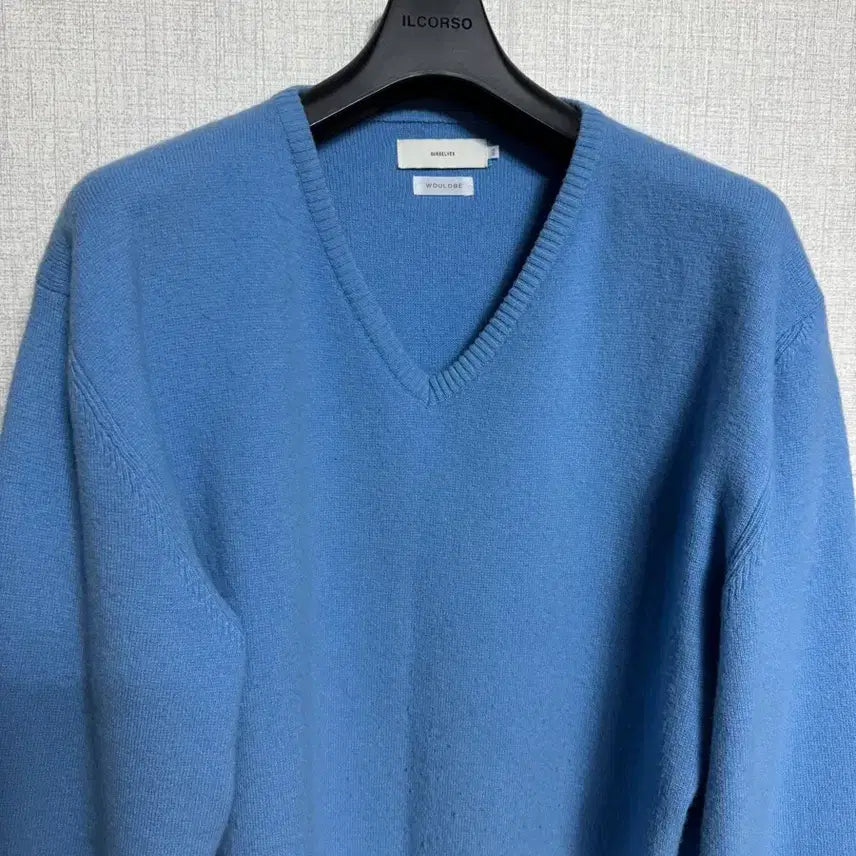 [BUNJANG] Our selves Wood Be Racoon V-Neck Knit Blue Size 3 / 아워셀브스 우드비 라쿤 브이넥 니트 블루 3사이즈 팝니다