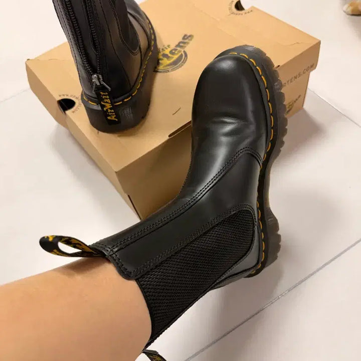 [BUNJANG] Dr. Martens Black Chelsea Boots with Zipper UK 4 / 닥터마틴 블랙 첼시 부츠 지퍼 uk4 하이벡스