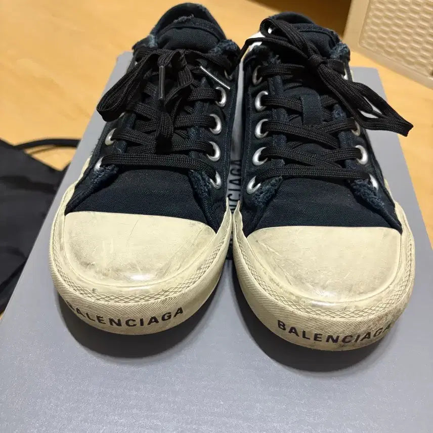 [BUNJANG] Balenciaga Paris Low Sneakers / 발렌시아가 로우 파리 스니커즈 (35)
