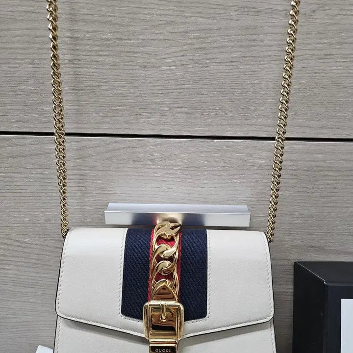 [BUNJANG] Gucci Sylvie Mini Chain Bag White Full Set / 구찌 실비 미니 체인백 화이트 풀세트