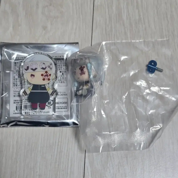 [BUNJANG] Demon Slayer Tengen Uzui Acrylic Standee &amp; Wind-up Gacha Set / 귀멸의칼날 텐겐 유라후와 아크릴 + 태엽가챠(일괄)