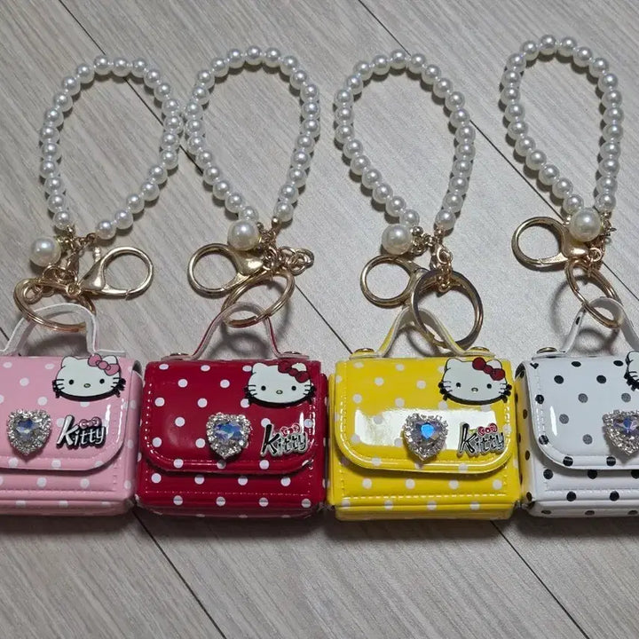 [BUNJANG] Hello Kitty Dot Mini Airpods Case Pouch Mini Bag Keychain Strap / 헬로키티 미니 에어팟 케이스 파우치 미니백 키링
