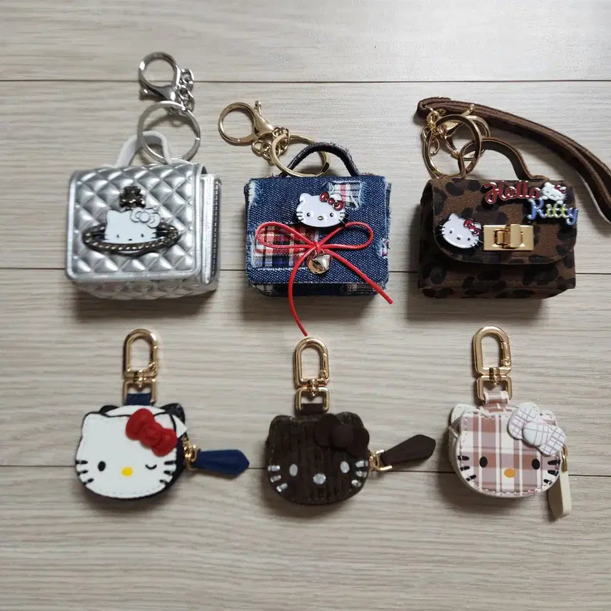 [BUNJANG] Hello Kitty Mini Airpod Case Pouch Mini Bag Keychain / 헬로키티 미니 에어판 케이스 파우치 미니백 키링