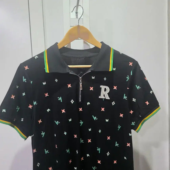 [BUNJANG] Alphabet R Black Short Sleeve Polo Dress / 알파벳 R 블랙 반팔 카라 원피스
