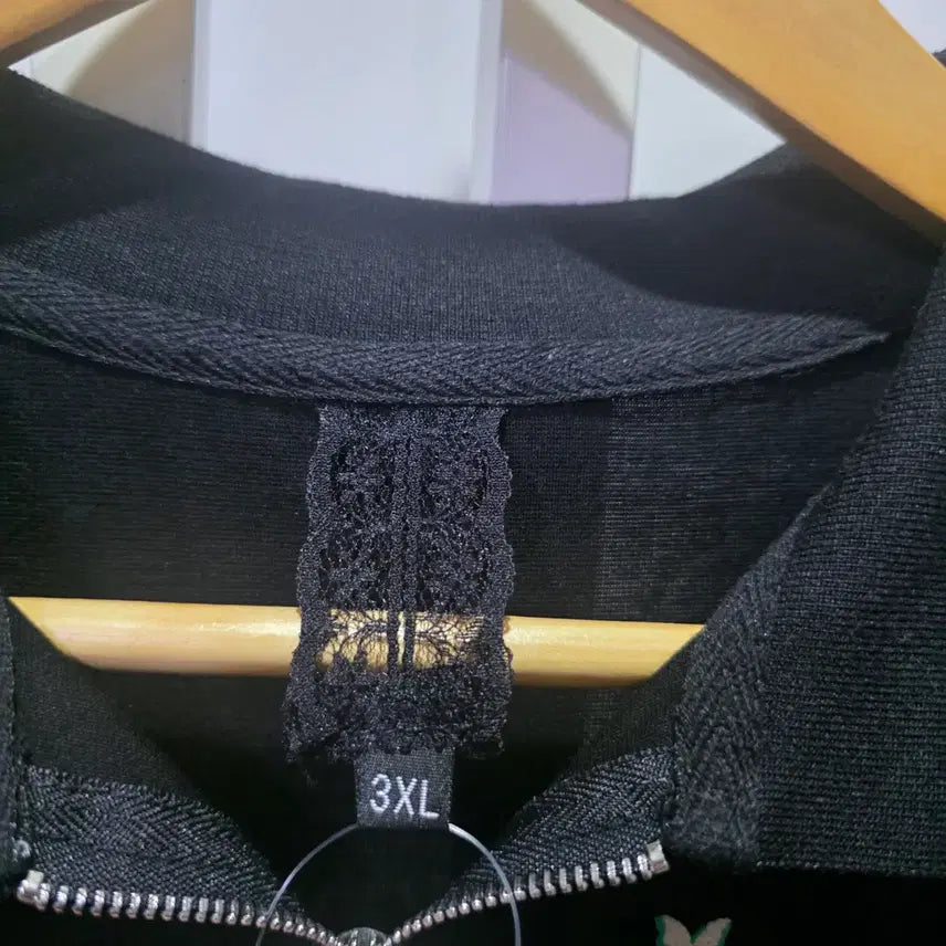 [BUNJANG] Alphabet R Black Short Sleeve Polo Dress / 알파벳 R 블랙 반팔 카라 원피스