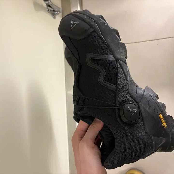 [BUNJANG] ROA Minaar 24ss Black Size 42 / 로아 미나르 24ss 블랙 42사이즈