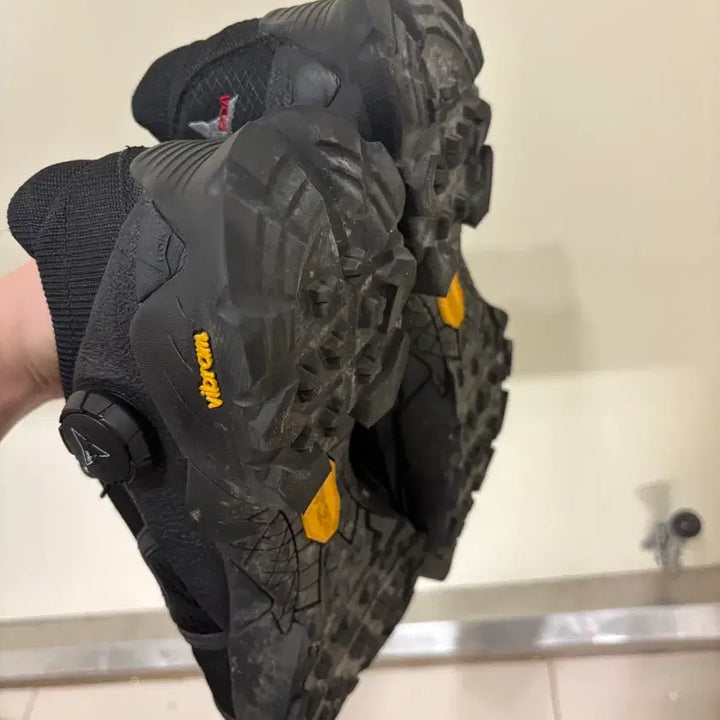 [BUNJANG] ROA Minaar 24ss Black Size 42 / 로아 미나르 24ss 블랙 42사이즈